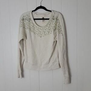 Sweatshirt with lace neck